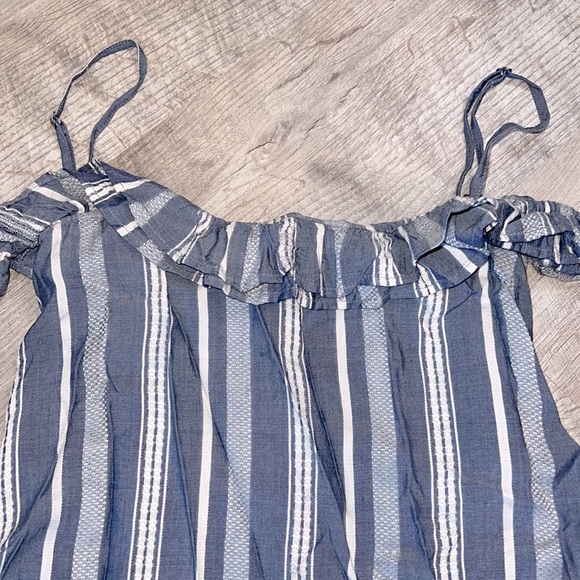 Hollister Off the Shoulder Beachy Blouse - Picture 2 of 4